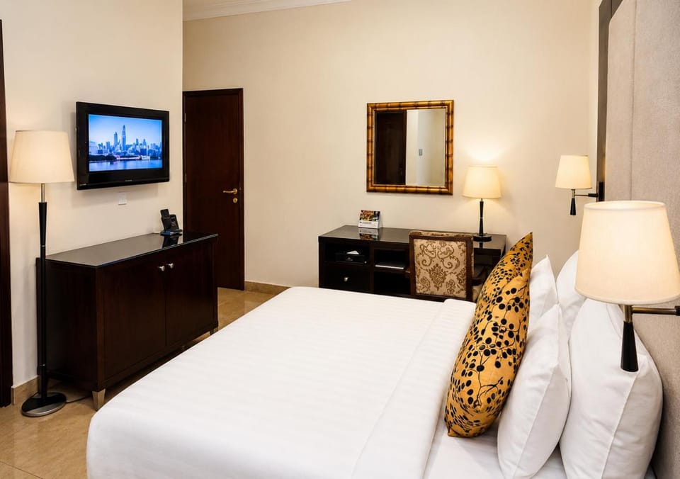 Property building, Bathroom, View (from property/room), Bedroom, Food, room service, VIP