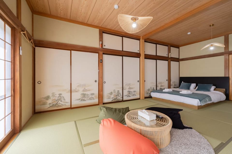 Bed, Living room, Photo of the whole room, Seating area, Bedroom