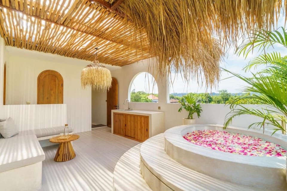 Balangan 3BR Rooftop pool 3mn from the beach Villa in Bali