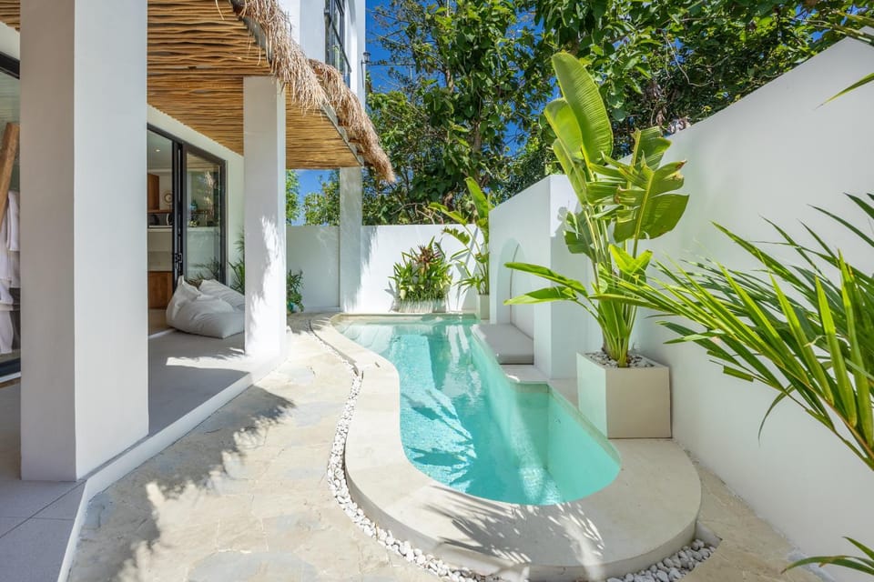 Balangan 3BR Rooftop pool 3mn from the beach Villa in Bali