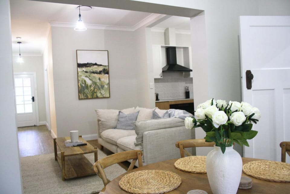 Newly Renovated 4-Bedroom Retreat in East Tamworth House in Tamworth