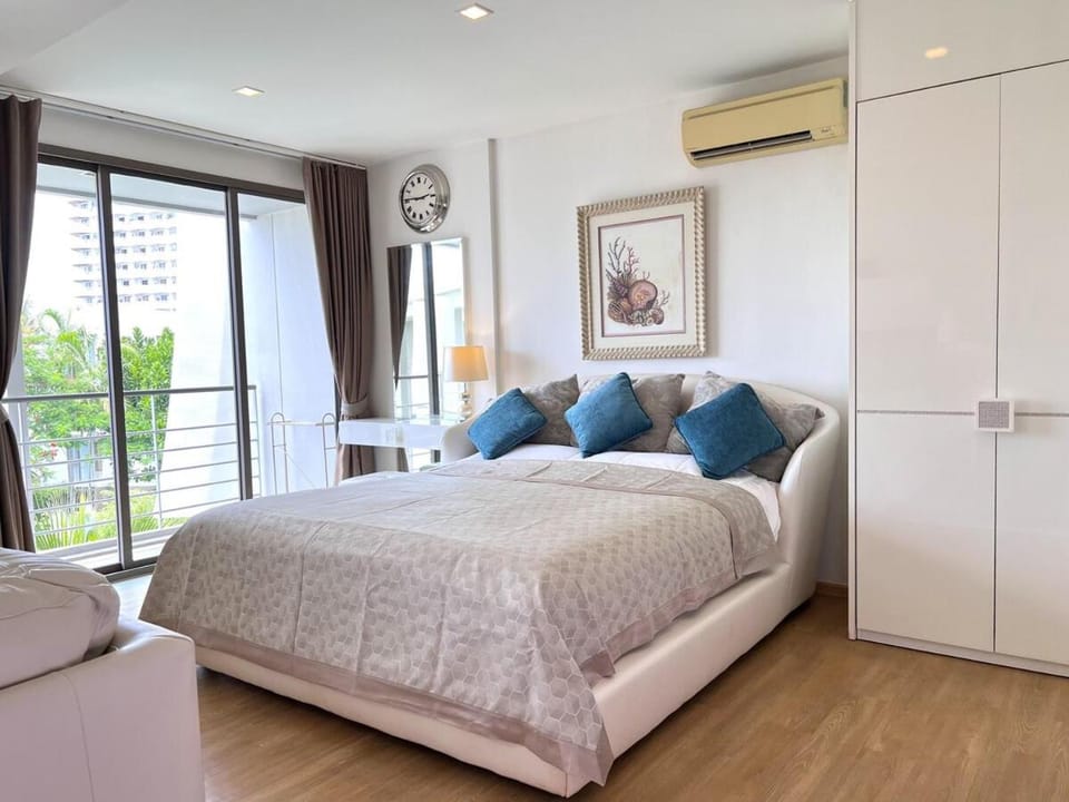 Luxurious & Relaxing Stay with Beach, Pools & Gym Apartment in Thailand