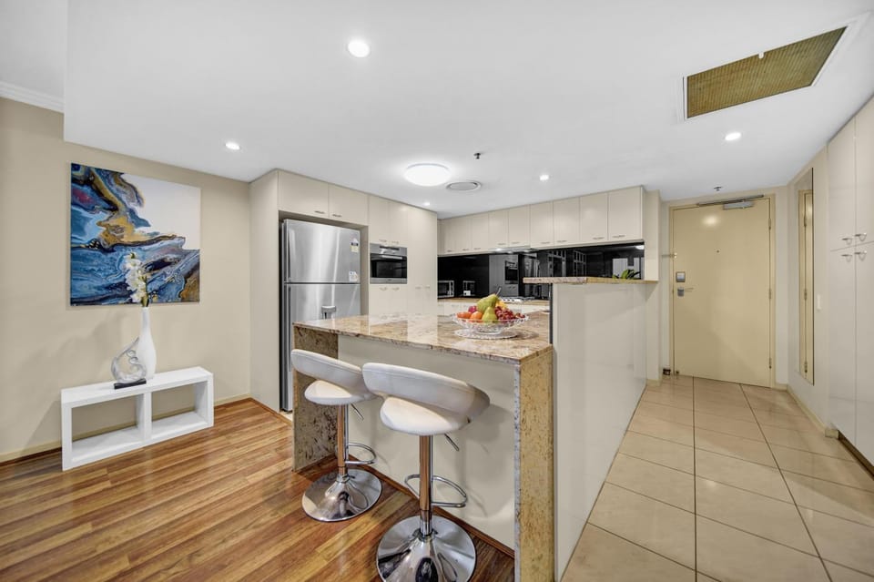 Dining area, kitchen