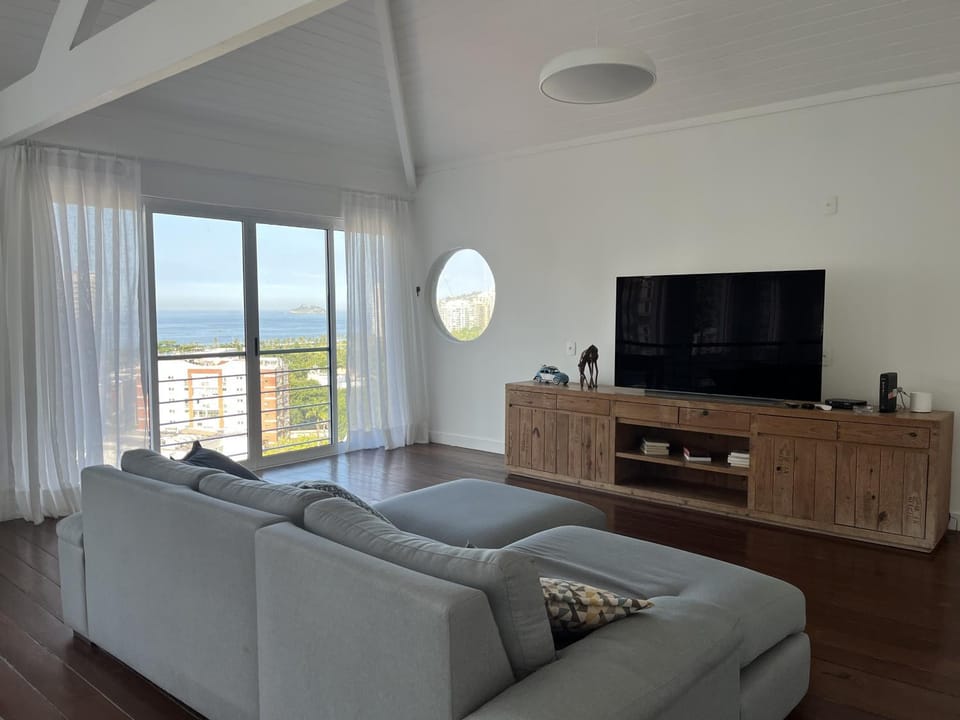 House Breeze Apt 4 Quartos 1 quadra praia House in Angra dos Reis