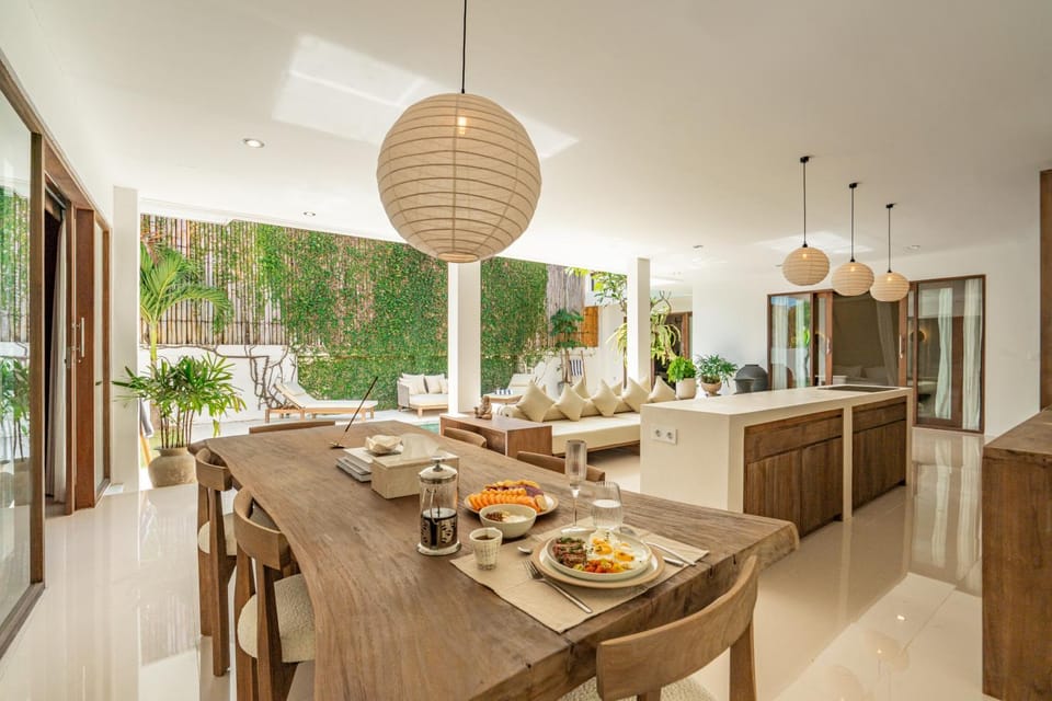 Luxury design 3 BR villa rooftop in Echo Beach Villa in North Kuta