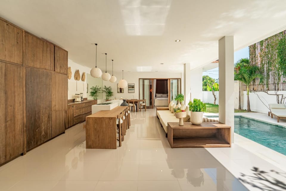 Luxury design 3 BR villa rooftop in Echo Beach Villa in North Kuta