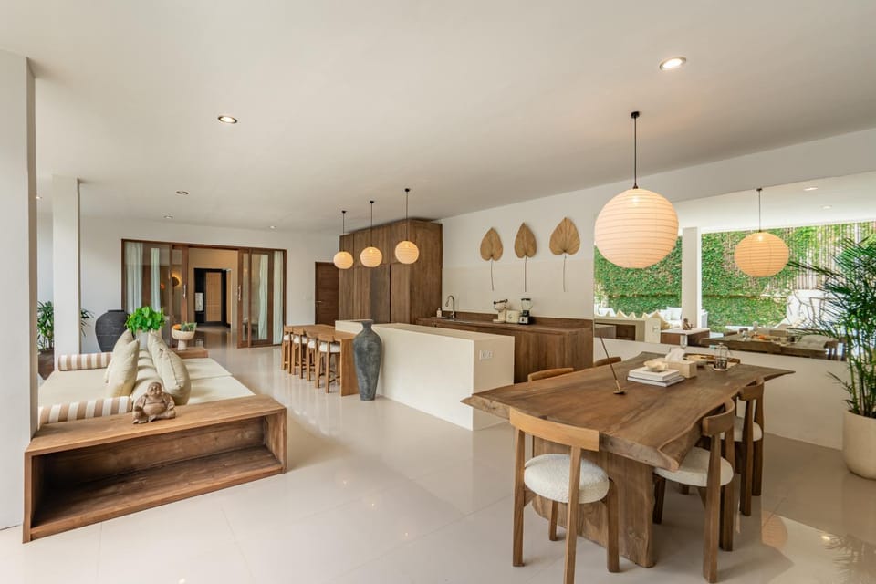 Luxury design 3 BR villa rooftop in Echo Beach Villa in North Kuta