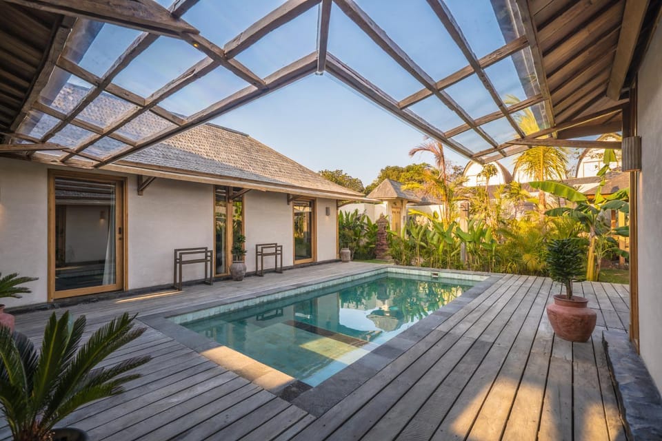Property building, Pool view, Swimming pool