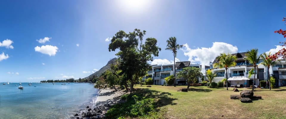 Luxury Beachfront Apartment - Amazing Views & Pool Apartment in Rivière Noire District, Mauritius
