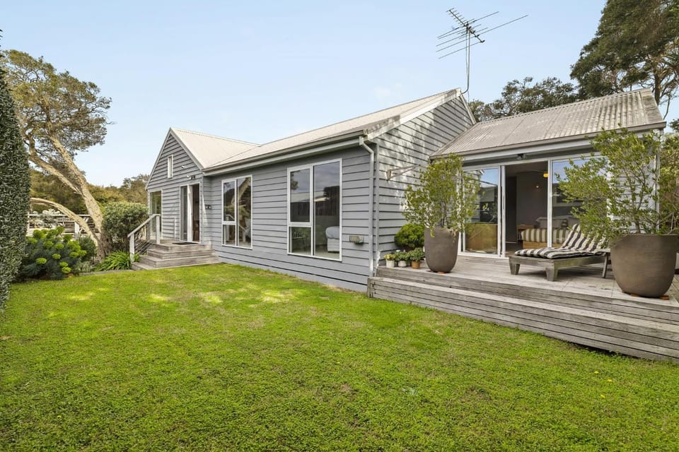 Property building, Day, Garden, Garden view