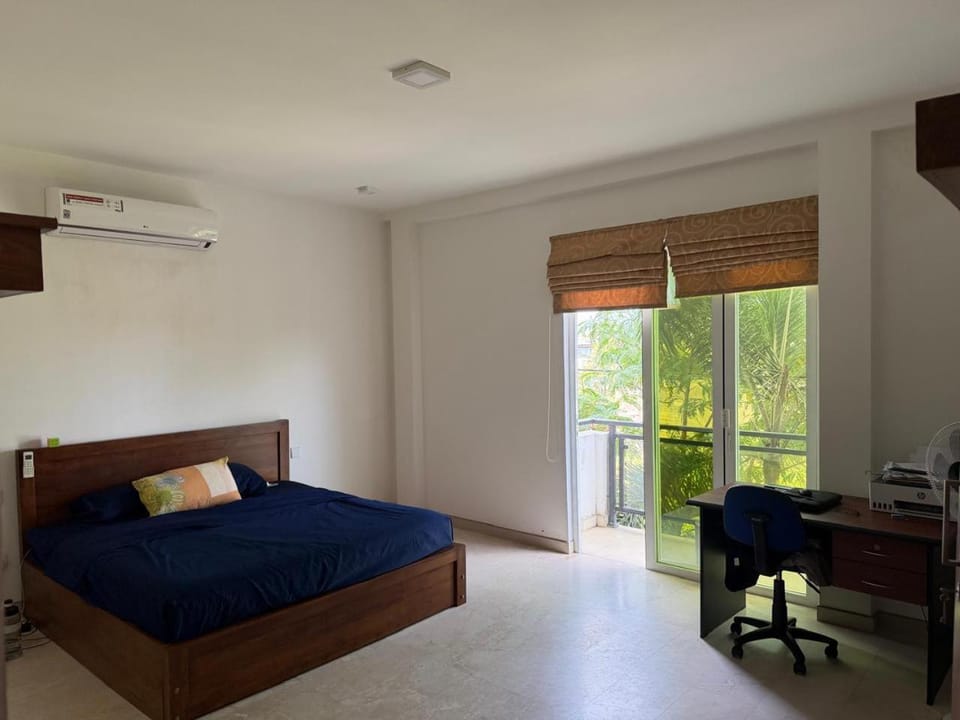Bed, Photo of the whole room, Bedroom, air conditioner