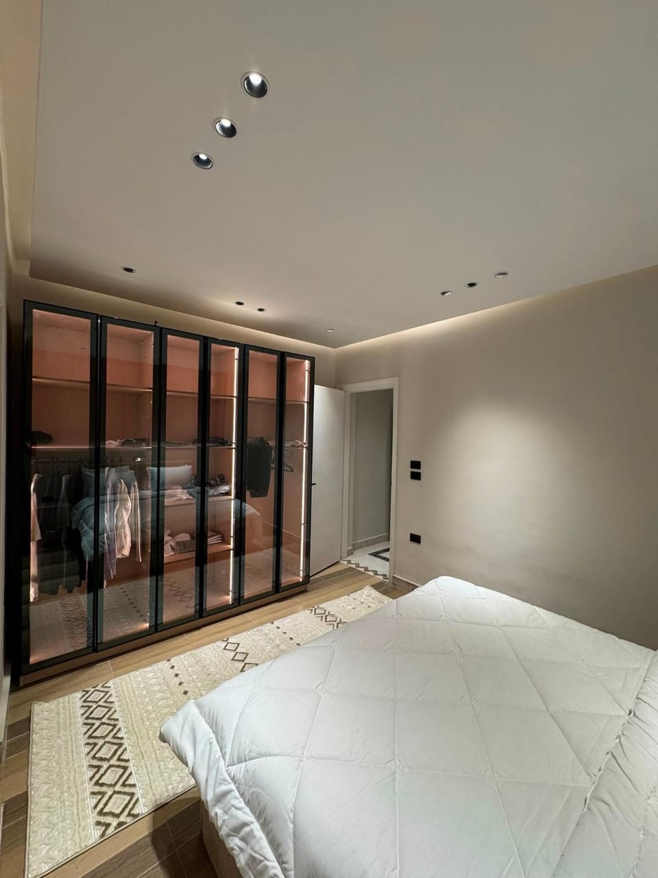 شقة فاخرة في قلب الدقي على شارع الرئيسي Apartment in Egypt