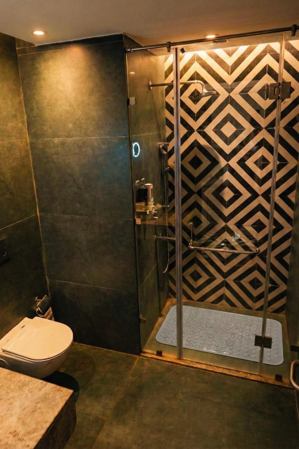 Luxurious balcony studio with city view Apartment in Noida
