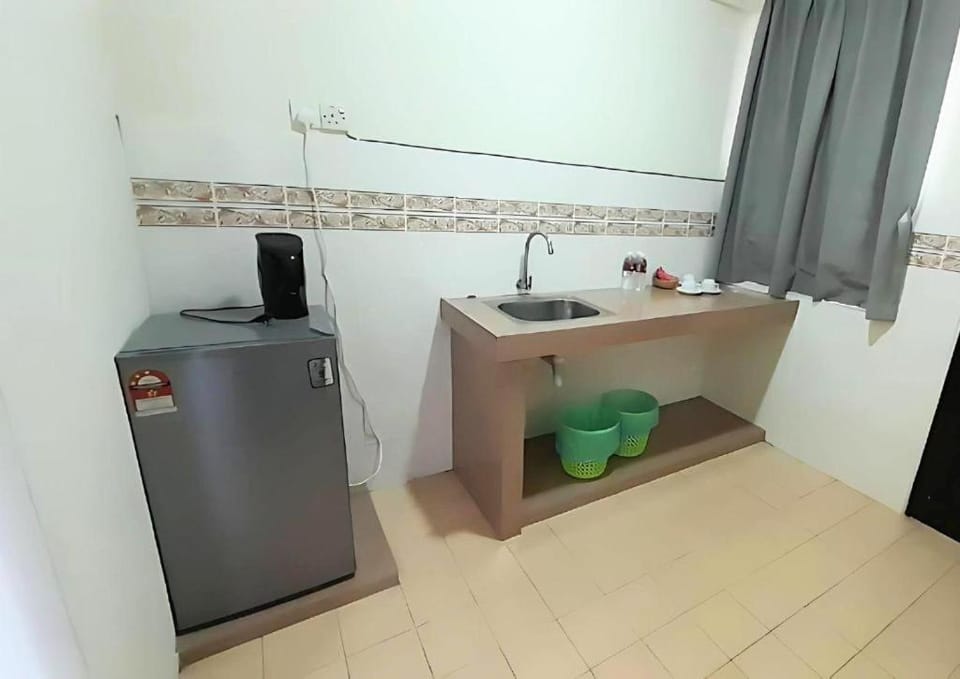 Kitchen or kitchenette, oven