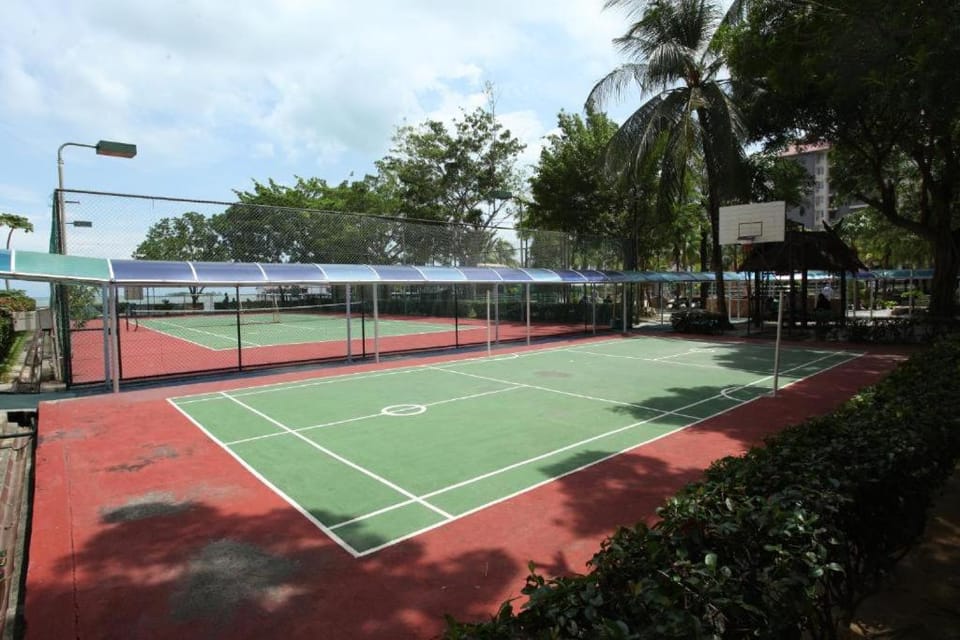 Day, Tennis court