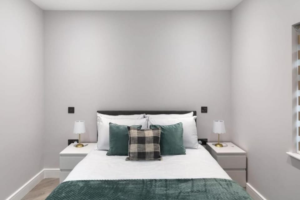 Stream lodge- Spacious Garden Flat with S.King Bed Apartment in London