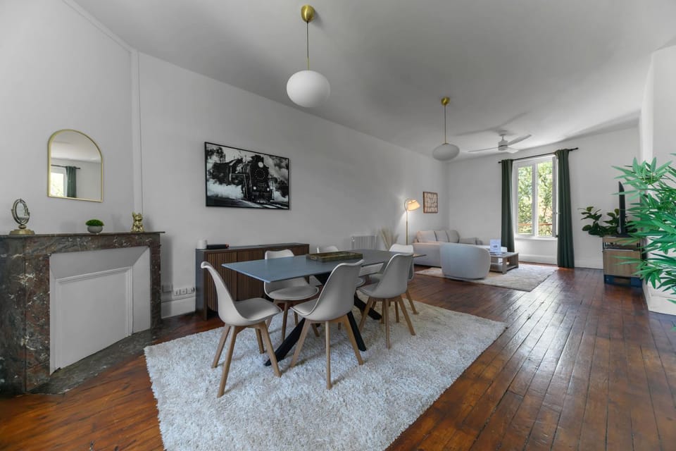 Living room, Dining area