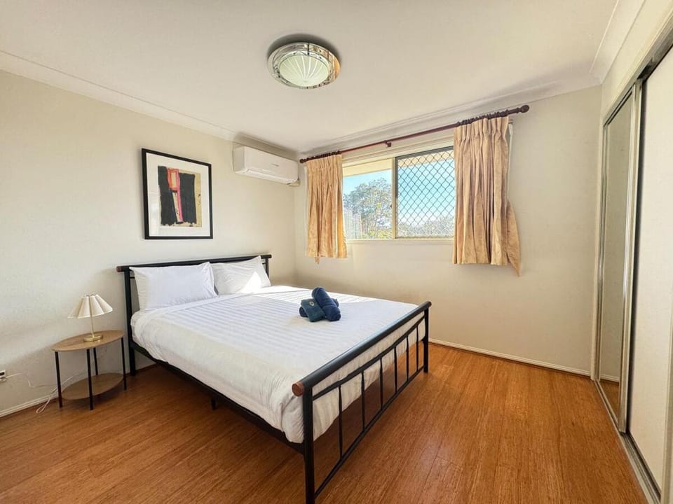 Spacious Family Home I 3 Mins to Woolies & Maccas House in Brisbane