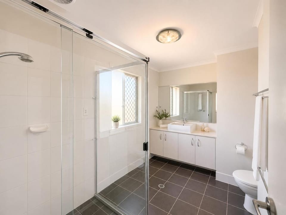 Spacious Family Home I 3 Mins to Woolies & Maccas House in Brisbane