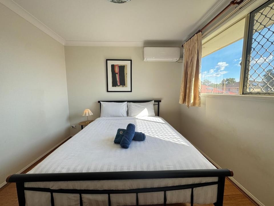 Spacious Family Home I 3 Mins to Woolies & Maccas House in Brisbane