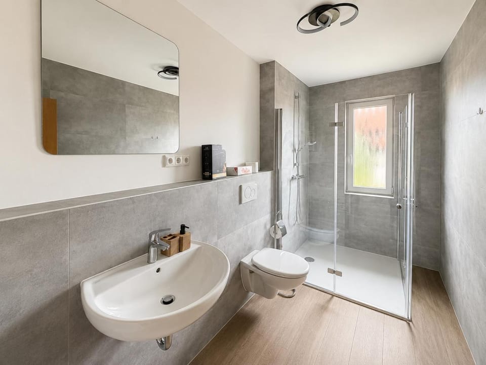 Shower, Toilet, Bath, towels