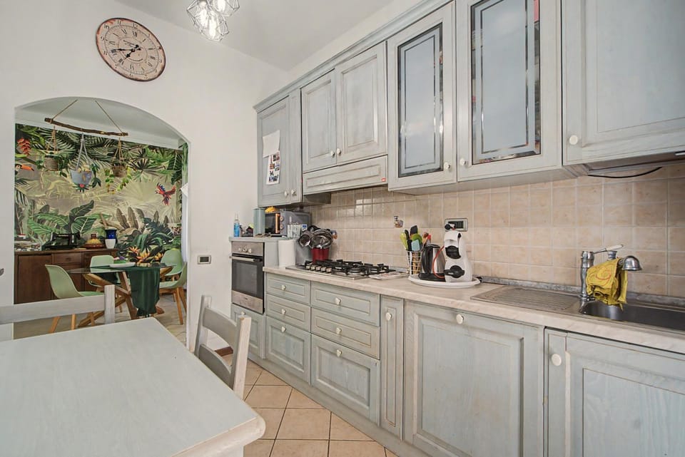 Kitchen or kitchenette, Living room
