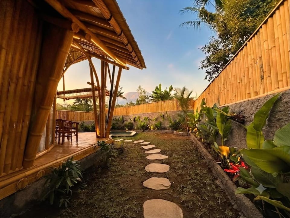Golden paddy bamboo house -by sunrise hill Villa in Selat
