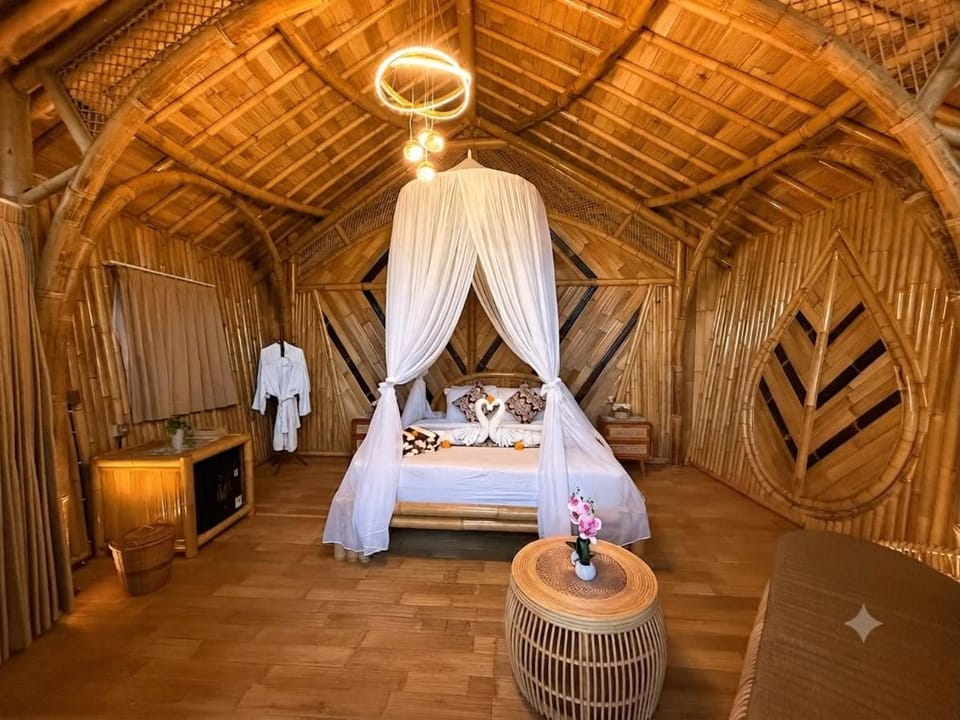 Golden paddy bamboo house -by sunrise hill Villa in Selat