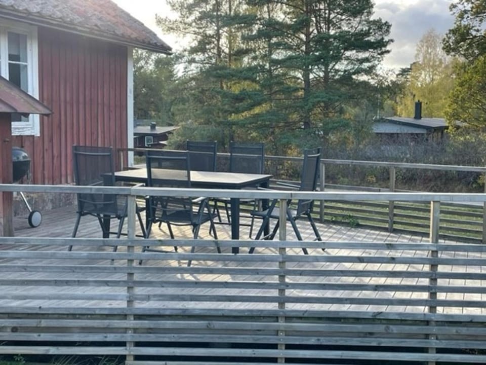 Property building, Patio, Balcony/Terrace, Dining area