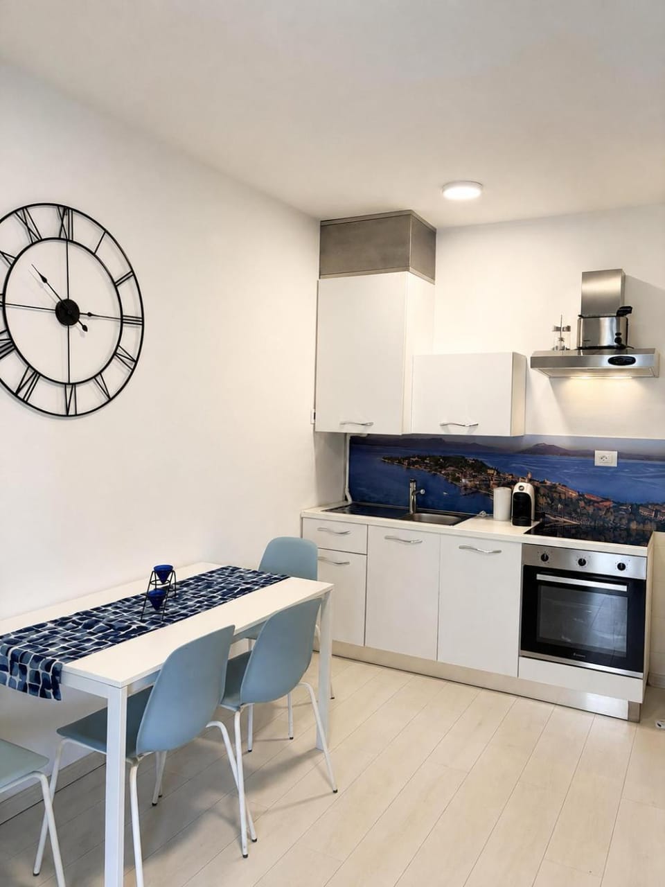 Kitchen or kitchenette, Dining area, oven, stove