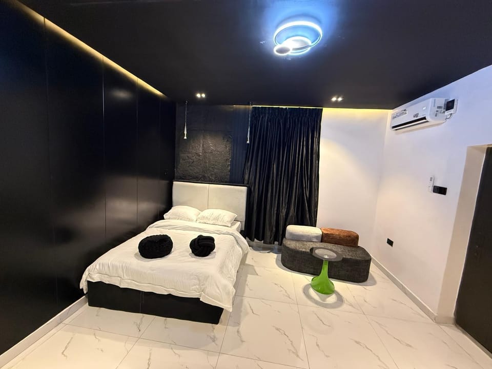 Phoenix shorlet apartment Apartment hotel in Lagos