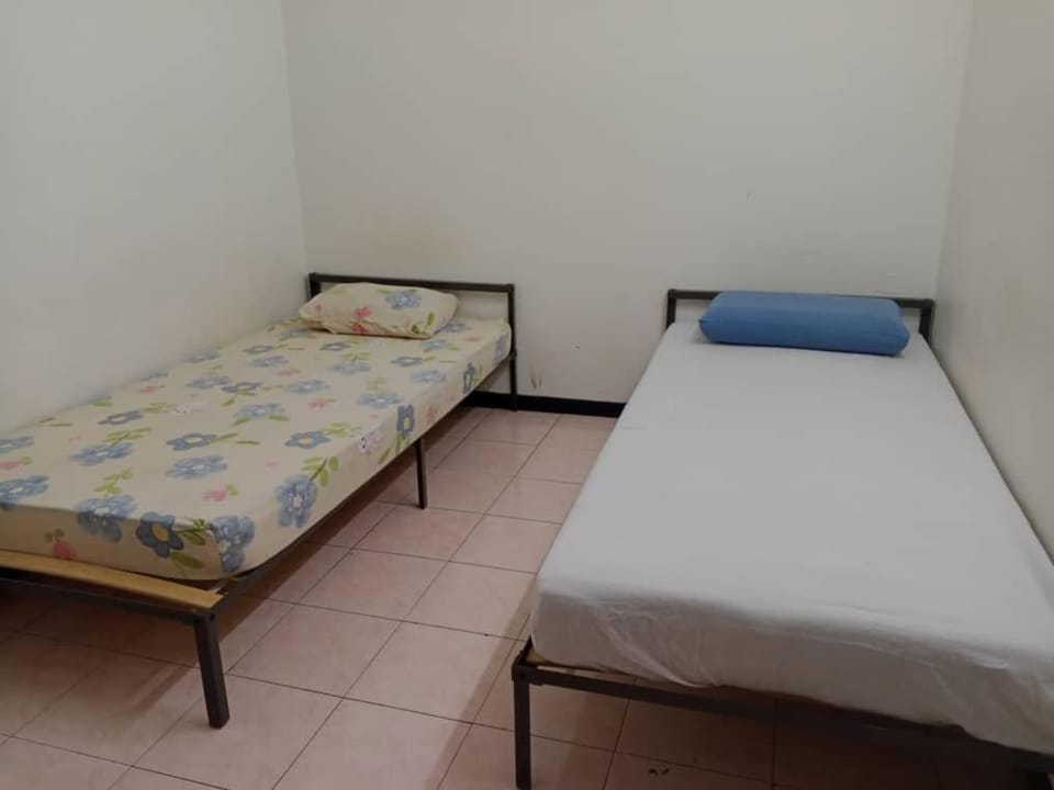 Homestay Idaman 3BR x 3 Bedroom Aircond Family Stay Apartment in Penang
