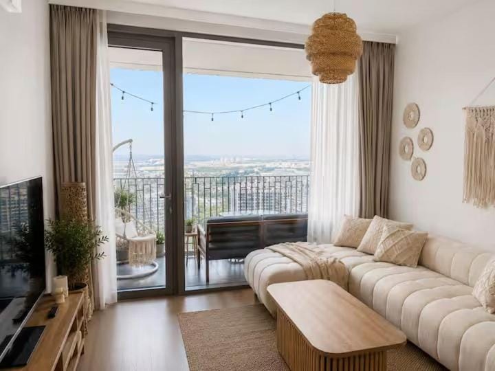 Bright Waterfront 2BR Balcony in Dubai Creek Harbour Apartment in Dubai