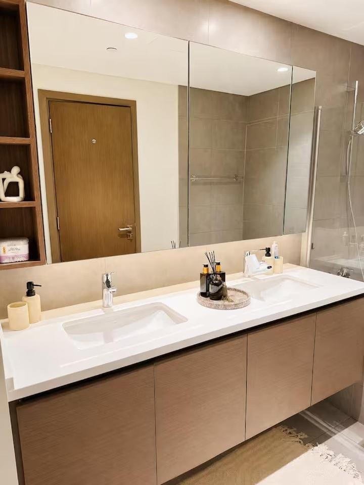 Bright Waterfront 2BR Balcony in Dubai Creek Harbour Apartment in Dubai