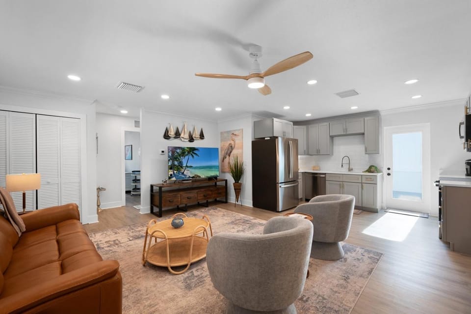 Coastal Beach Retreat House in Ilexhurst