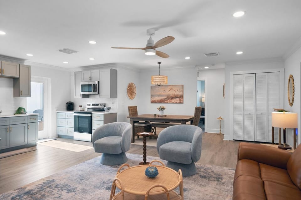 Coastal Beach Retreat House in Ilexhurst