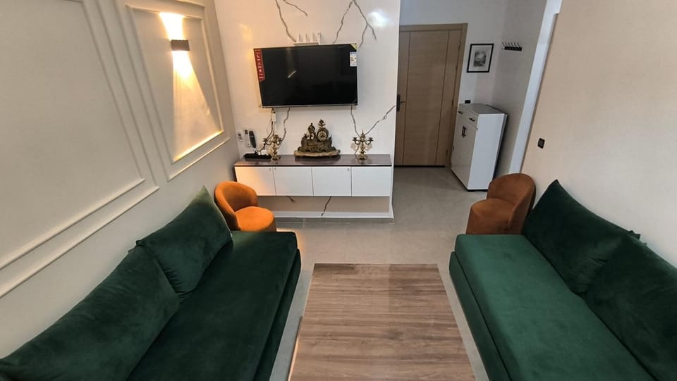 Communal lounge/ TV room, TV and multimedia, Living room, Seating area, Evening entertainment