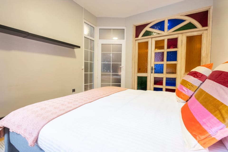 Luxury 4-Bedroom House with Private Large Terrace Balcony - 2 Bathrooms Apartment in Istanbul
