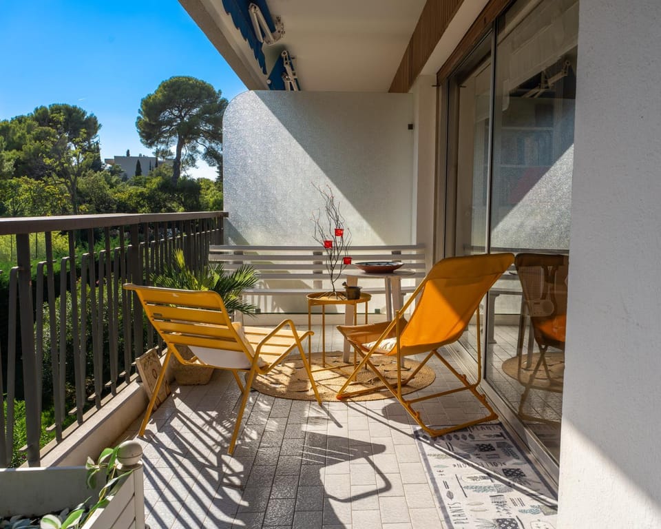 Patio, Day, Balcony/Terrace