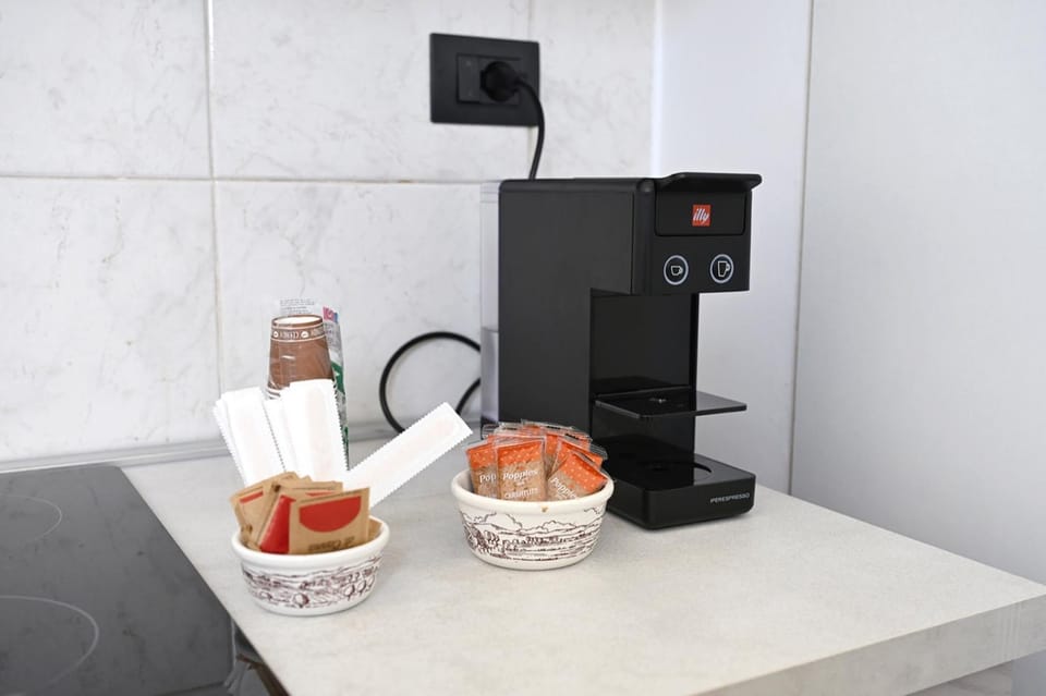 Coffee/tea facilities, Kitchen or kitchenette