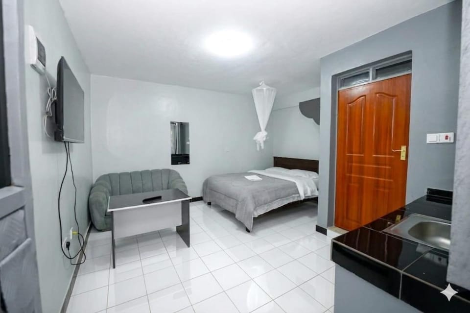 White House Suites Bed and Breakfast in Kenya