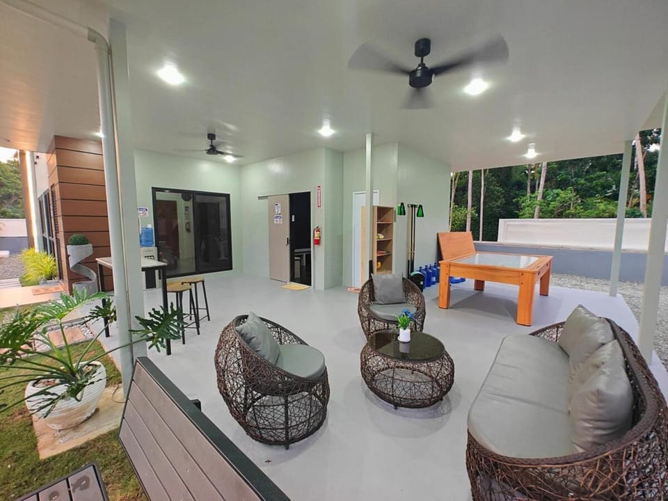Billiard, Table tennis, Seating area, Entertainment