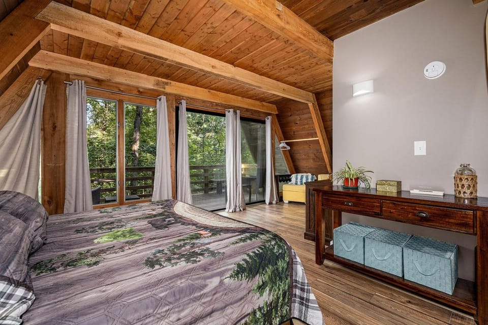 Secluded Luxury Cabin with Hot Tub & Cozy Firepit Stay in Murray, Kentucky Cabin in Lake Barkley