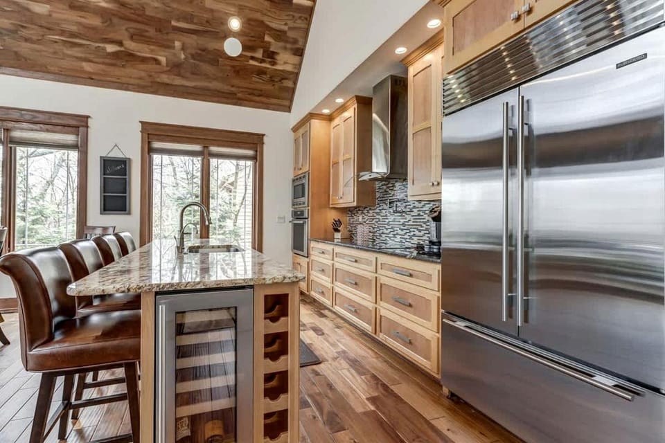 Luxury Ski-In/Ski-Out Lodge with Hot Tub near Blue Ridge Mountains, Wintergreen Resort VA House in Massies Mill