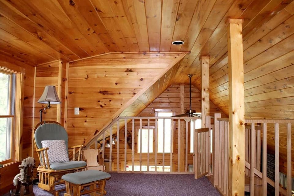 Beautiful Log Cabin Surrounded by Trees by Saltwater Tidal Cove for a Peaceful Getaway in Sullivan, Maine Cabin in Sorrento