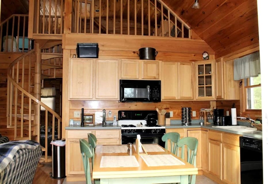 Beautiful Log Cabin Surrounded by Trees by Saltwater Tidal Cove for a Peaceful Getaway in Sullivan, Maine Cabin in Sorrento
