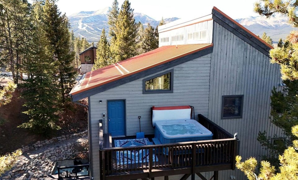 Luxurious Mountain Retreat with Hot Tub & Game Room near Downtown Breckenridge, Colorado House in Breckenridge