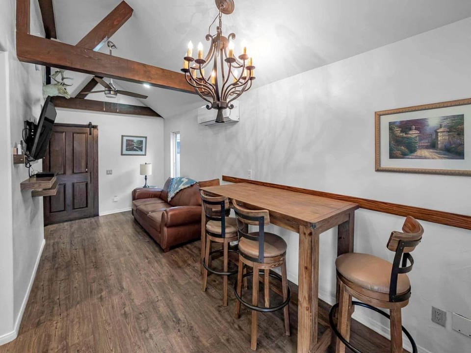 Cozy Mountain Cabin Retreat with Outdoor Fun & Relaxing Scenic Escape in Big Bear Lake, California Cabin in Big Bear