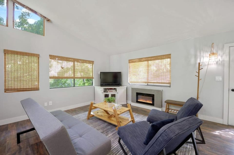 Wonderful Cabin with Fireplace, Fire Pit and Barbecue in Glendale, Utah Cabin in Glendale