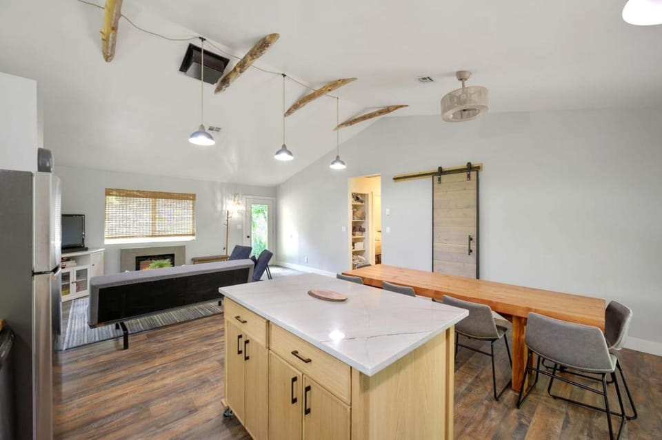 Wonderful Cabin with Fireplace, Fire Pit and Barbecue in Glendale, Utah Cabin in Glendale